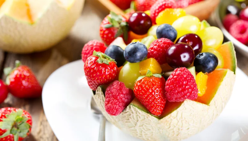 Salade de melon, fraises et cassis au poivre de Sichuan