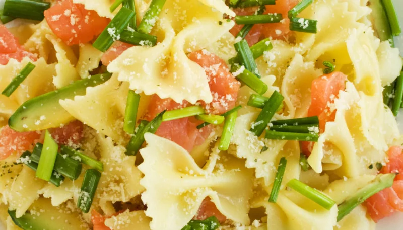 Salade de pâtes au saumon fumé et avocat