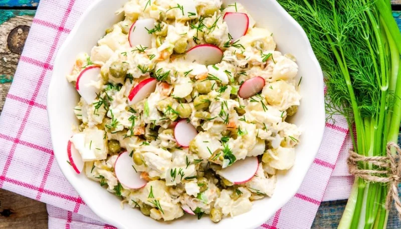 Salade de pommes de terre aux harengs fumés