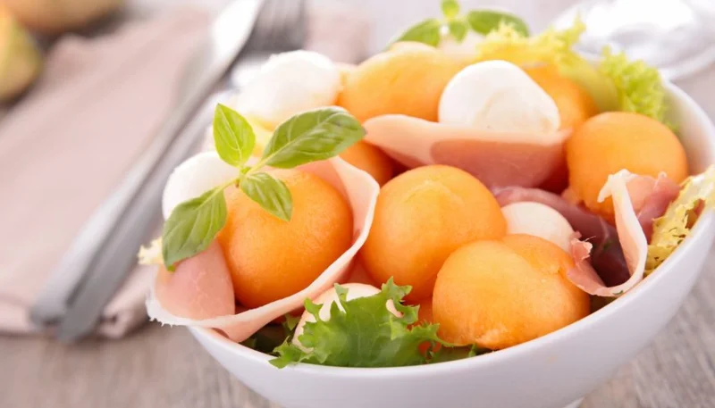 Salade melon, jambon cru et mozzarella