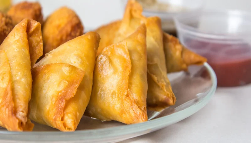 Samossas au poulet et au curry
