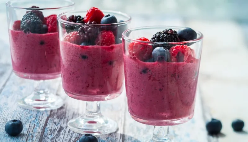 Smoothie aux fruits rouges