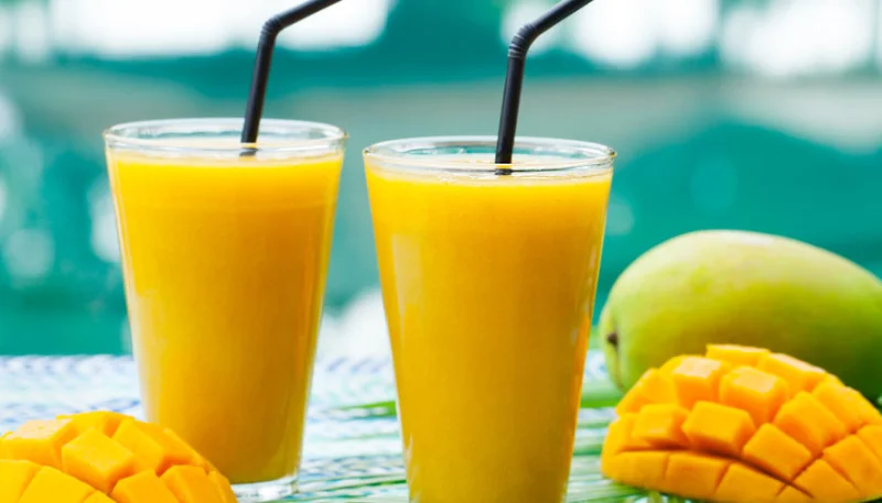Smoothie mangue, kiwi et fruit de la passion