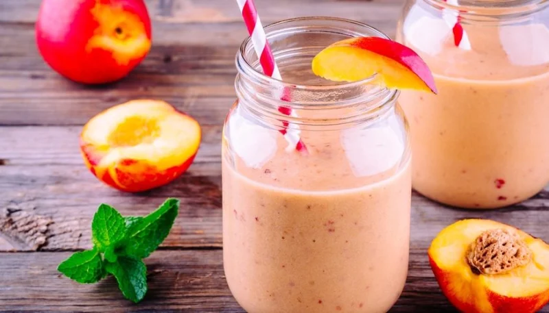 Smoothie pêche et framboise