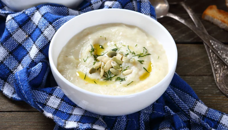 Soupe de céleri-rave et pomme