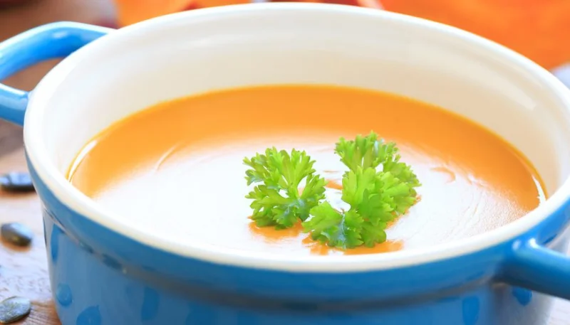Soupe de potiron, carotte et lait de coco