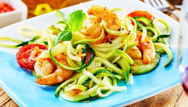 Spaghetti de concombre aux crevettes