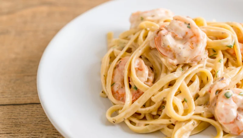 Spaghetti aux crevettes et lait de coco