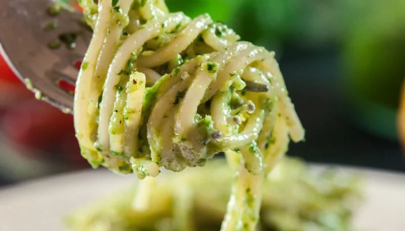 Spaghettis à la crème de courgettes