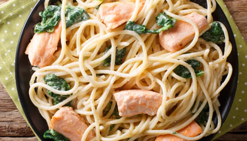 Spaghettis au saumon et épinards