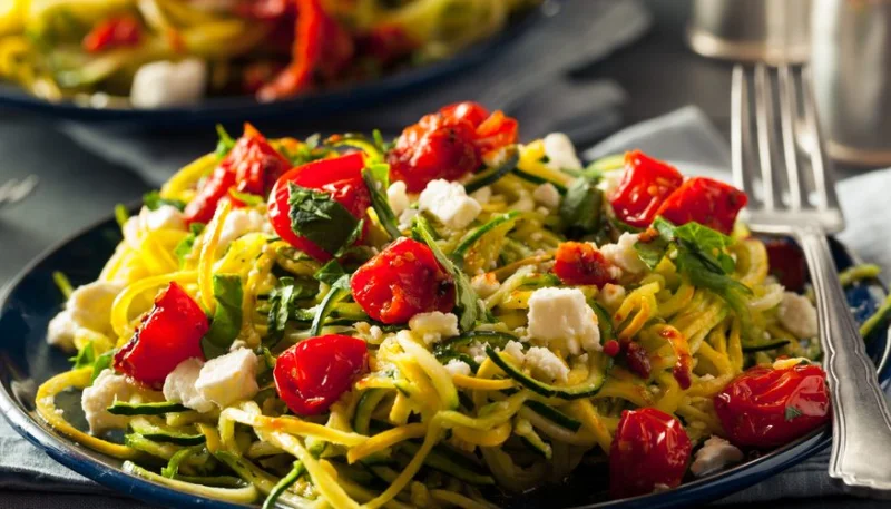Spaghettis aux courgettes et à la feta