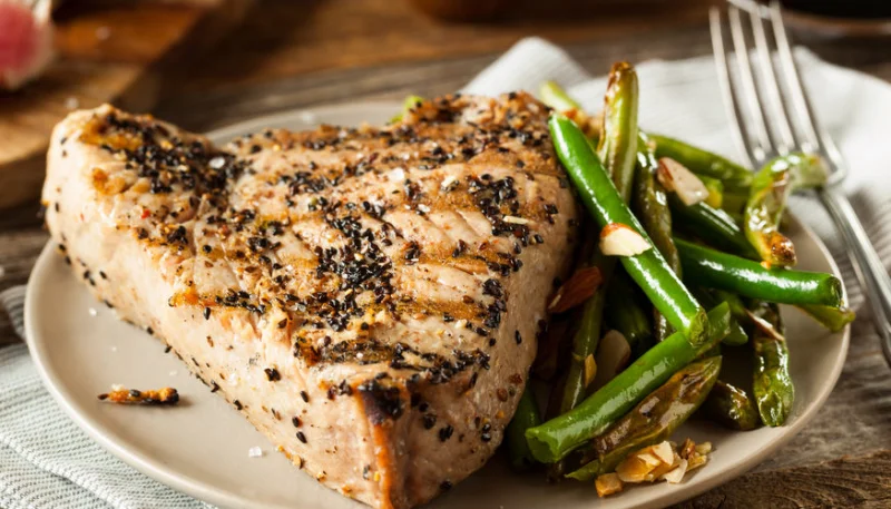 Steak de thon au pavot