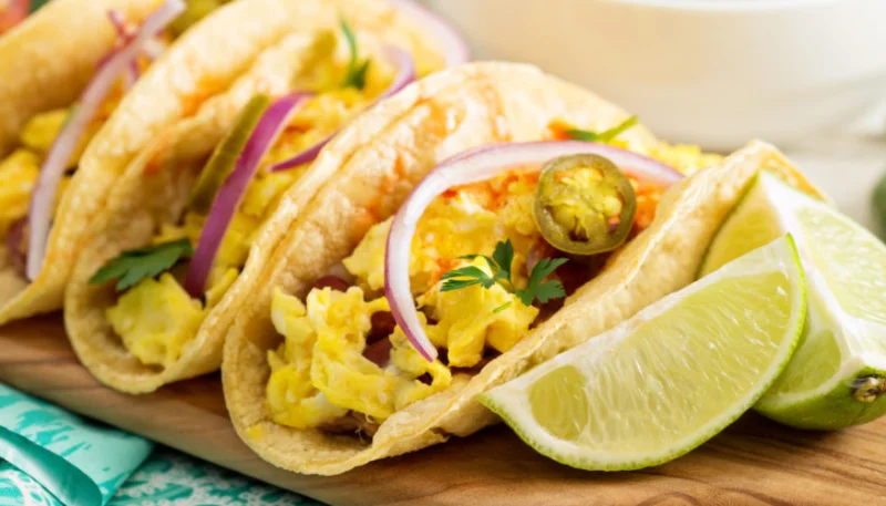 Tacos aux oeufs brouillés