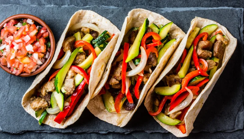 Tacos de porc aux courgettes et poivrons