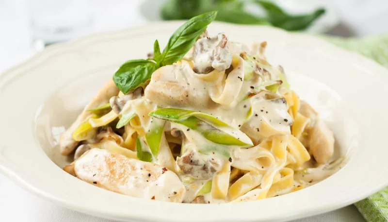 Tagliatelles aux poireaux et poulet