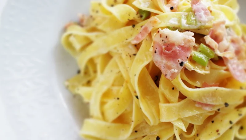 Tagliatelles aux poireaux façon carbonara