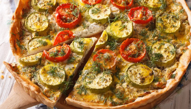 Tarte au chèvre, à la tomate et à la courgette