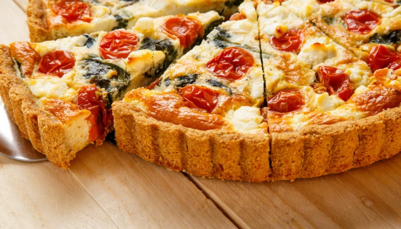 Tarte aux tomates, épinards et comté