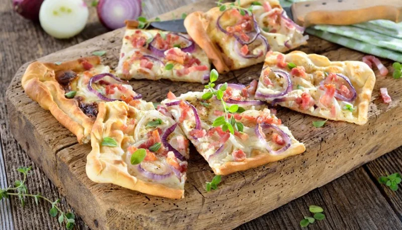 Tarte flambée aux champignons et lardons