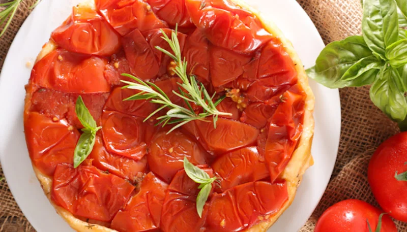 Tarte tatin à la tomate et mozzarella
