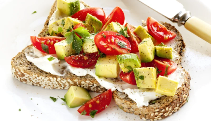 Tartine avocat tomate cerise