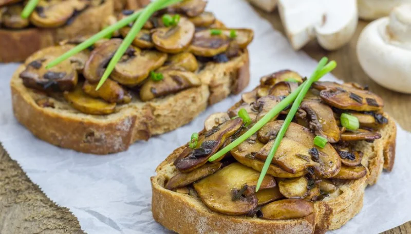 Tartines aux champignons