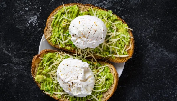 Tartines avocat et oeuf poché