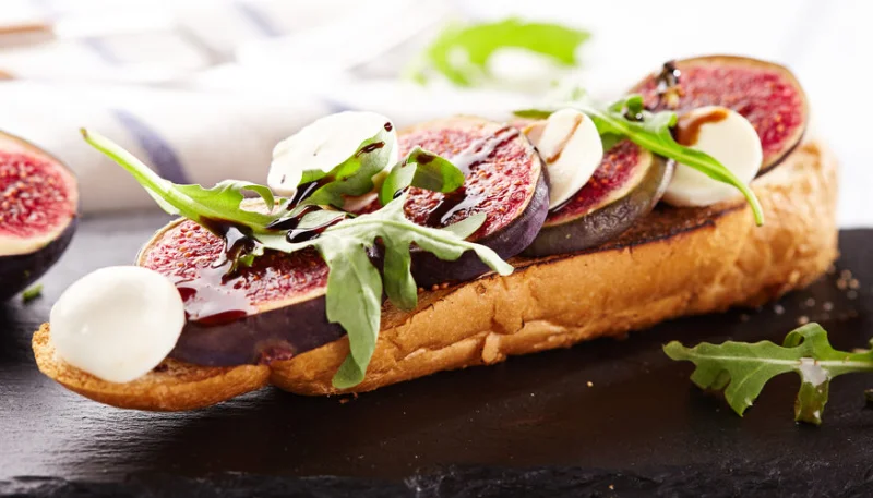 Tartines de figues et mozzarella