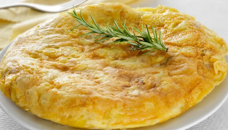 Tortilla de pommes de terre, petits pois et feta