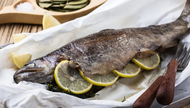 Truites entières à la vapeur