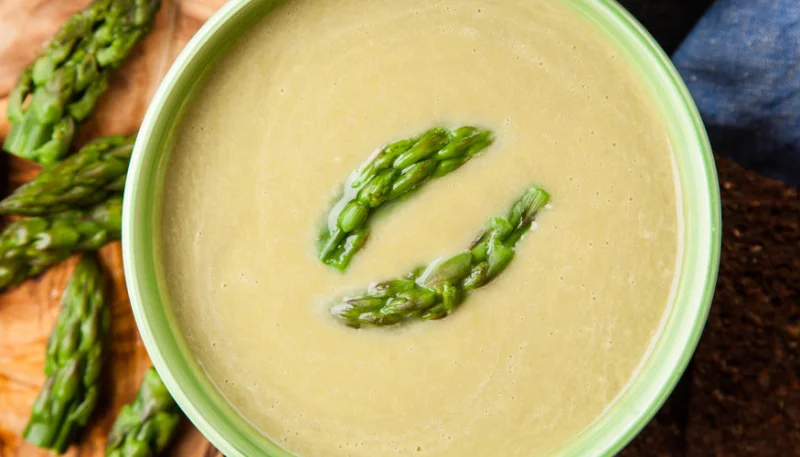 Velouté d'asperges vertes au Companion