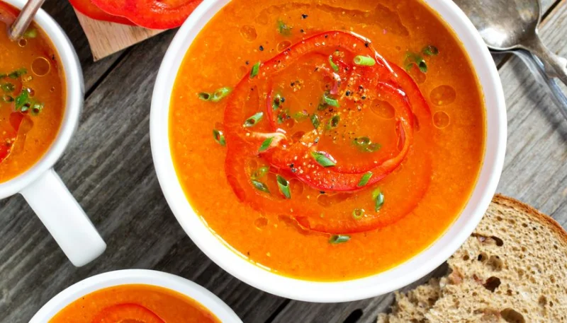 Velouté de poivrons à la coriandre