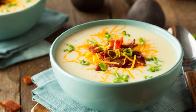 Velouté de pommes de terre au lard et cheddar