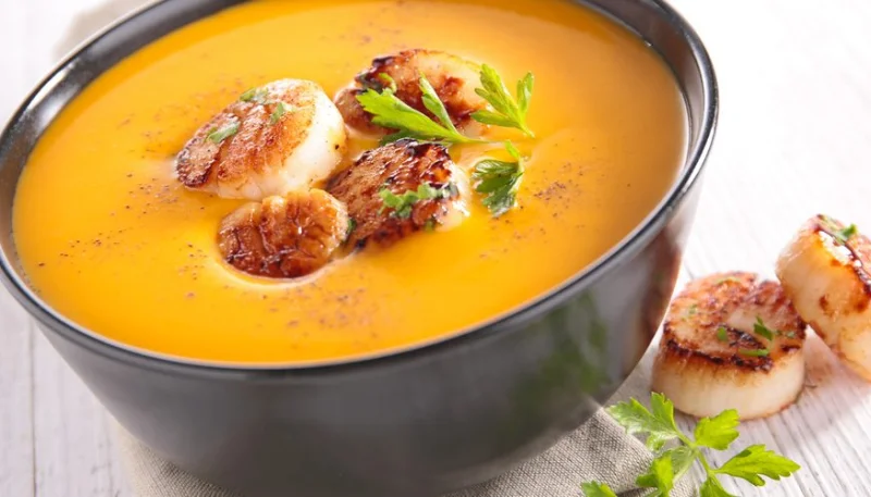 Velouté de potiron aux noix de Saint-Jacques