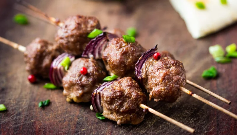 Brochettes de boulettes de boeuf