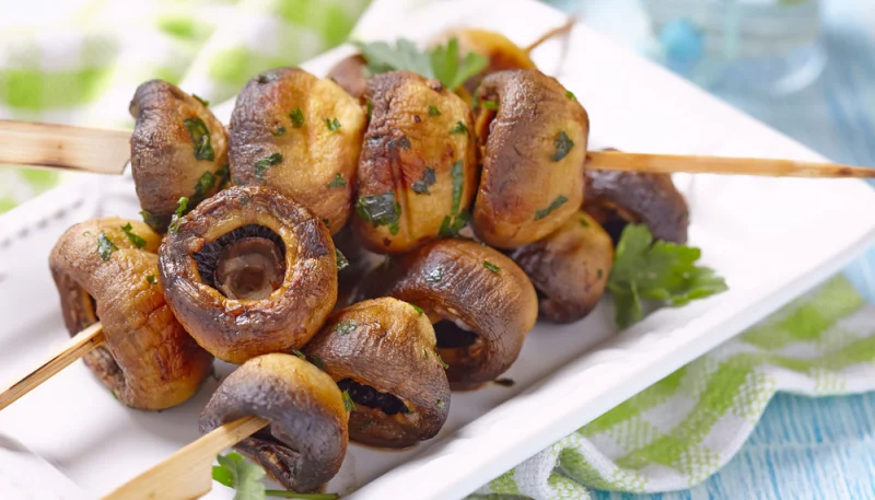 Brochettes de champignons au barbecue
