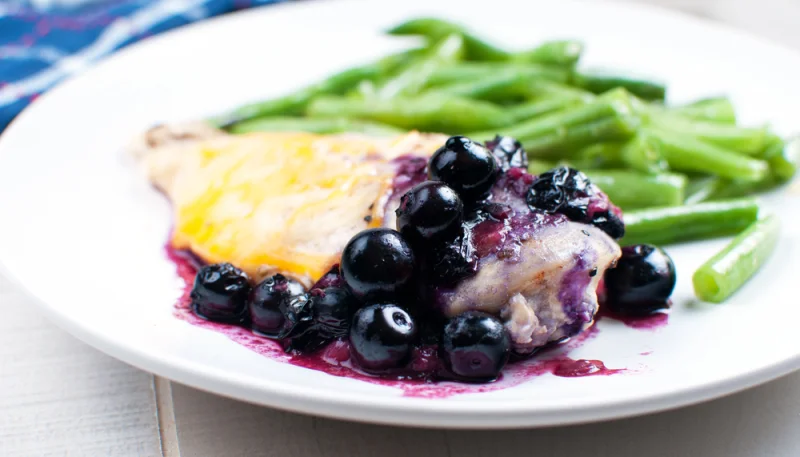 Cuisses de poulet aux myrtilles