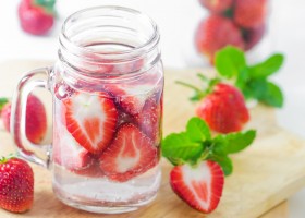 Eau infusée à la fraise