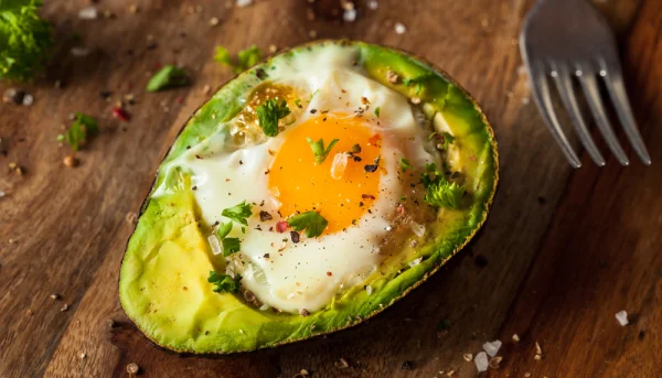 Oeufs en cocotte d'avocat
