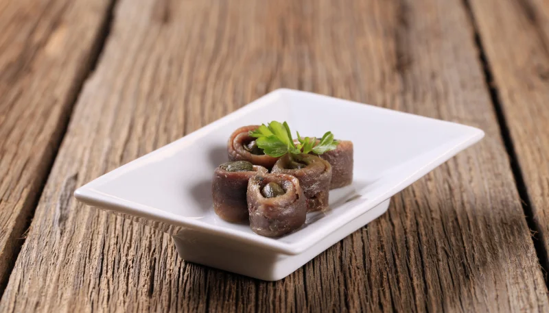 Bouchées aux anchois et aux olives