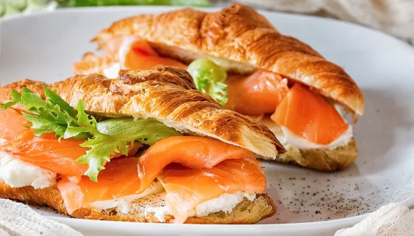 Croissants au saumon fumé et fromage frais