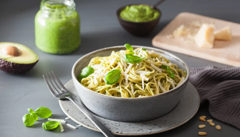 Spaghettis au pesto d'avocat