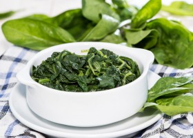 Épinards à la sauce coco et cacahuètes