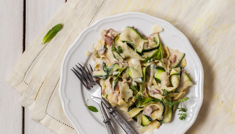 Tagliatelles aux courgettes et au jambon