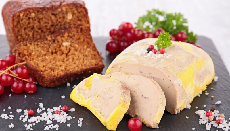 Foie gras express parfumé aux baies roses