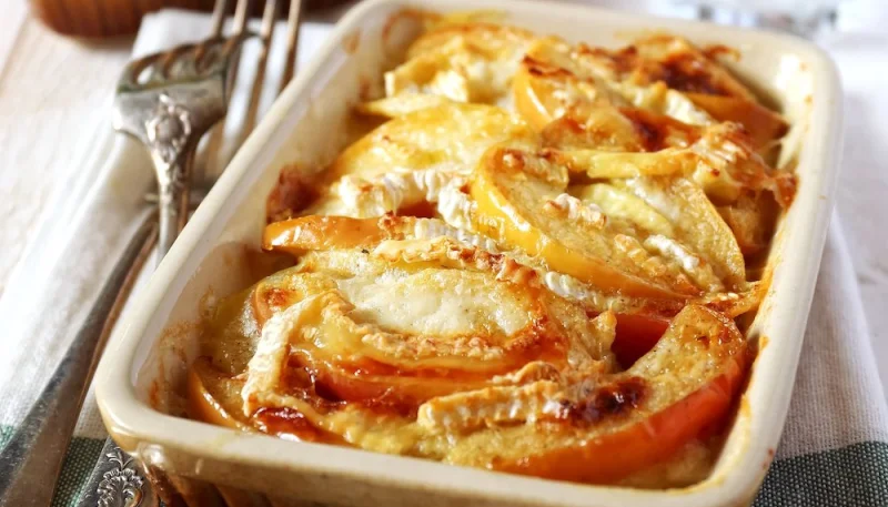 Gratin de pommes et pommes de terre au camembert