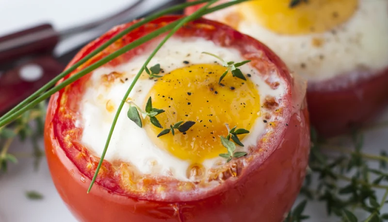 Tomates farcies aux oeufs et à la crème