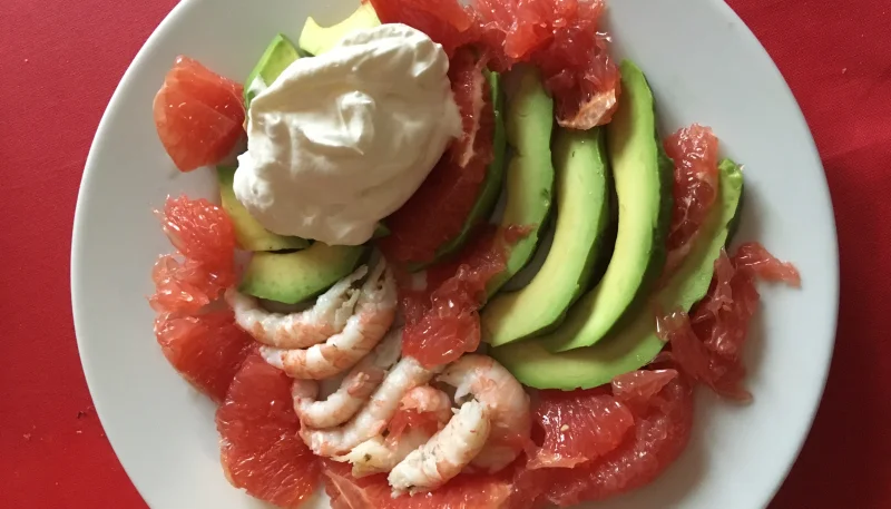 Langoustines aux avocats et pamplemousses roses