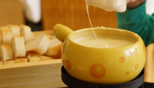 Fondue savoyarde aux trois fromages
