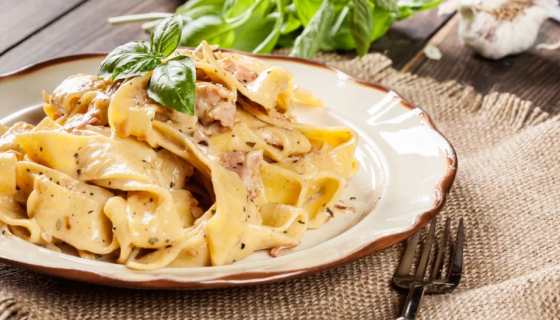 Pappardelle à la crème de truffe et jambon de parme